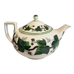 Wedgwood Napoleon Ivy Teapot Cream Green Leaf Made in England Barlaston 1815